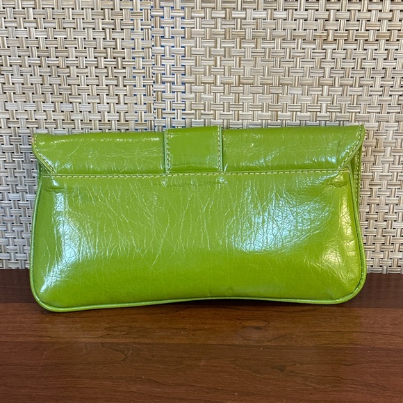 🌟3xHP🌟Bright Spring Green Faux Leather Convertible Clutch On Chain by Shiraleah - Picture 13 of 14